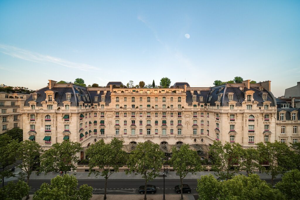 Façade de l'hôtel The Peninsula Paris